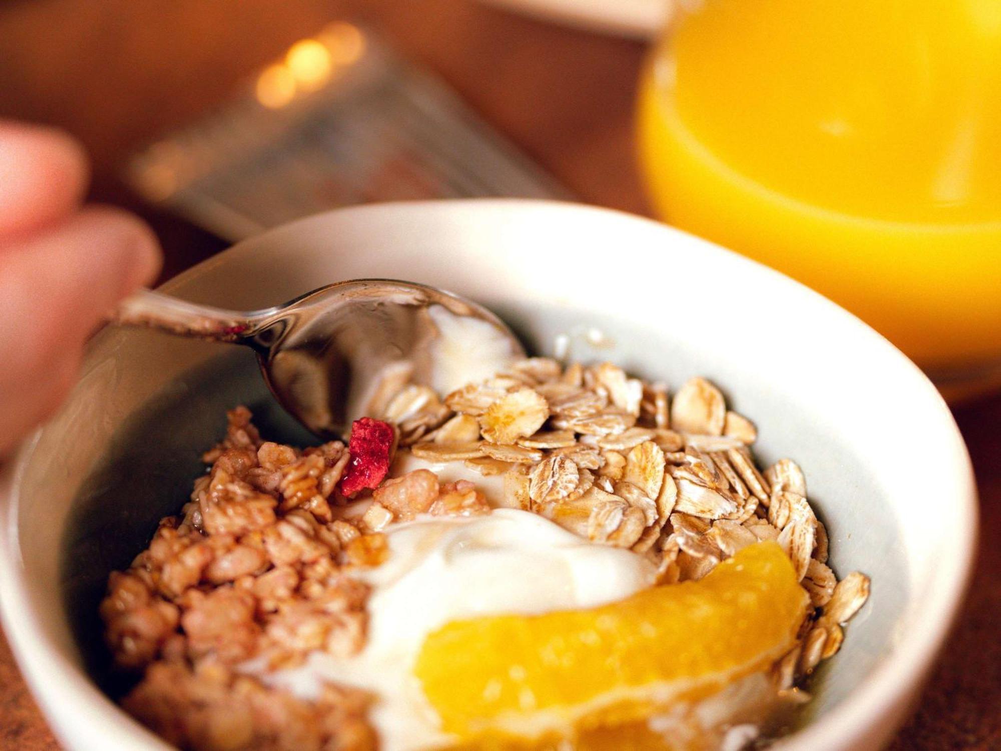 Nest Hotel Paris La Defense - Mgallery Collection بيتّو المظهر الخارجي الصورة Müsli with yoghurt and fruit