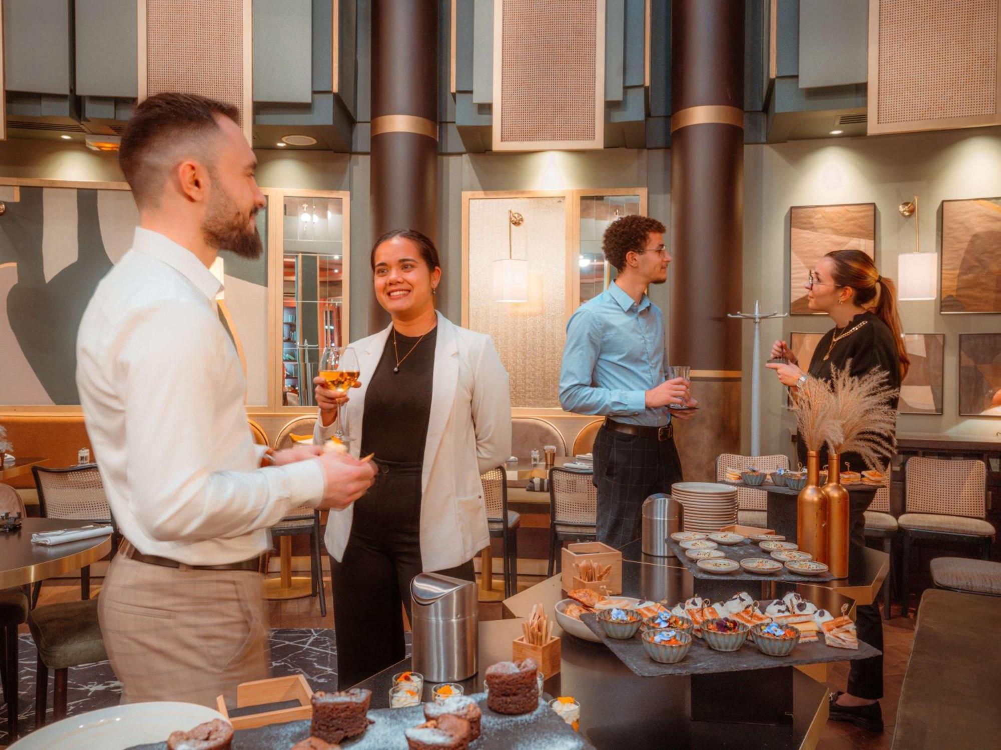 Nest Hotel Paris La Defense - Mgallery Collection بيتّو المظهر الخارجي الصورة The lounge at the airport